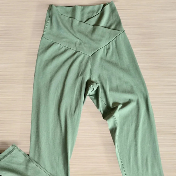 OFFLINE By Aerie Real Me High Waisted Crossover Legging - Picture 4 of 11